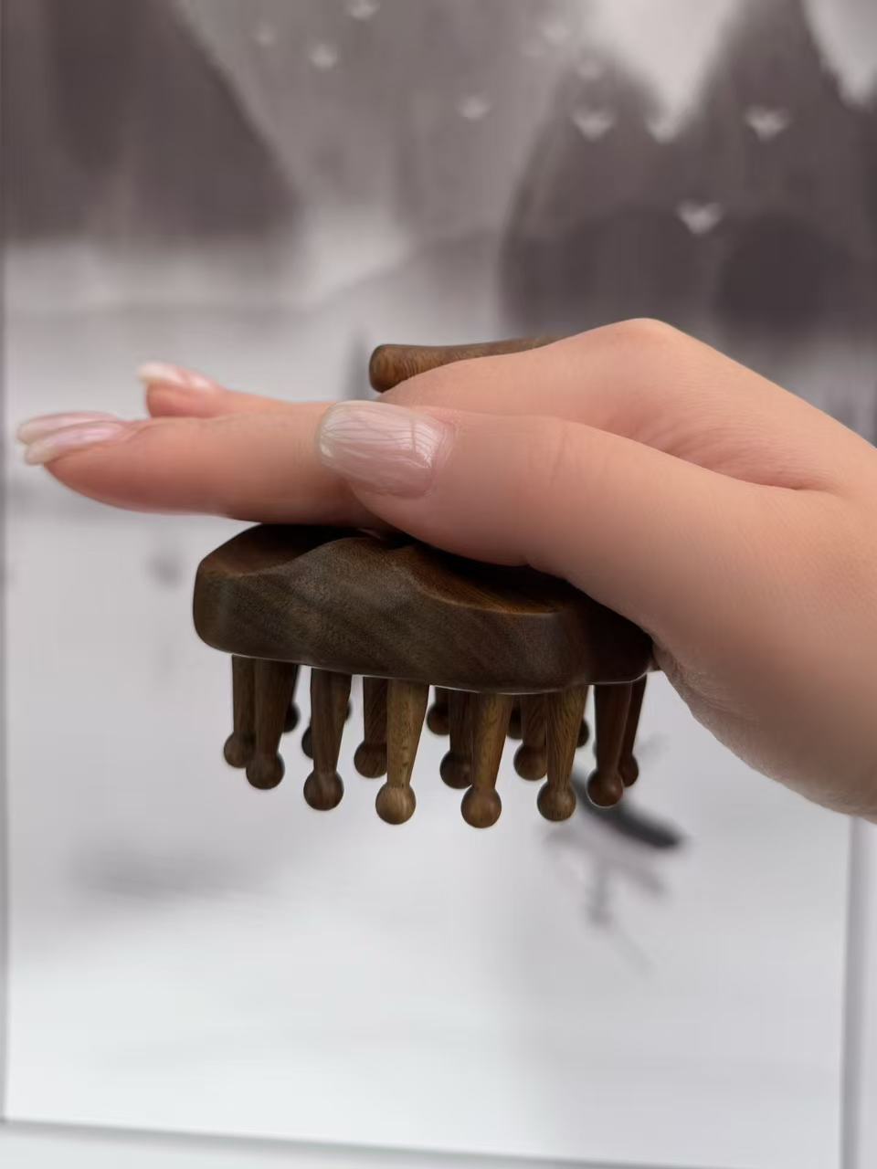 28-Tooth Sandalwood Petal Scalp Massage Comb