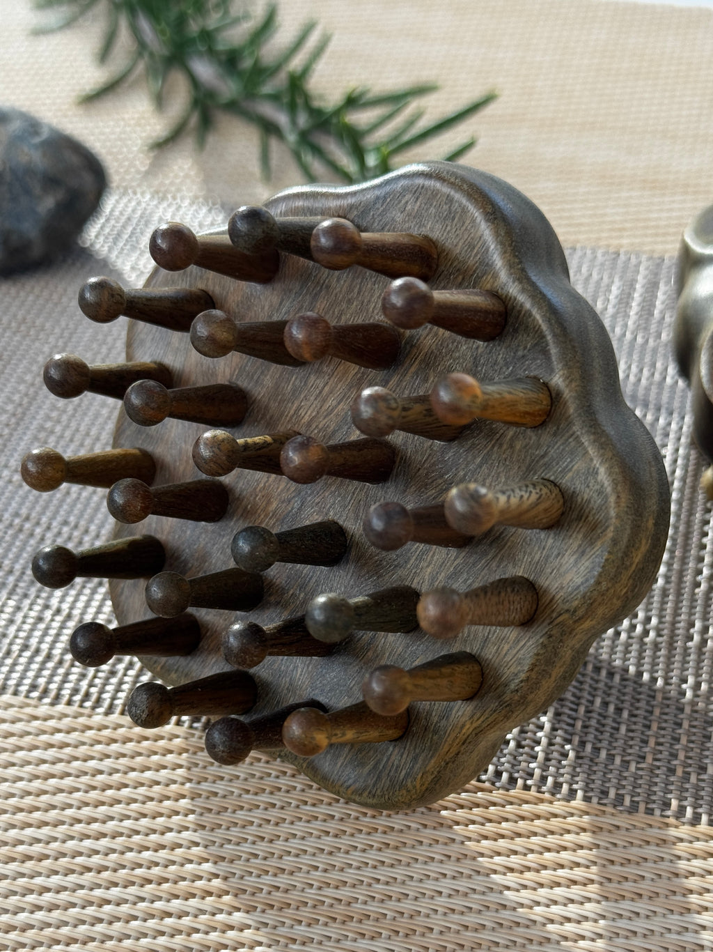 28-Tooth Sandalwood Petal Scalp Massage Comb