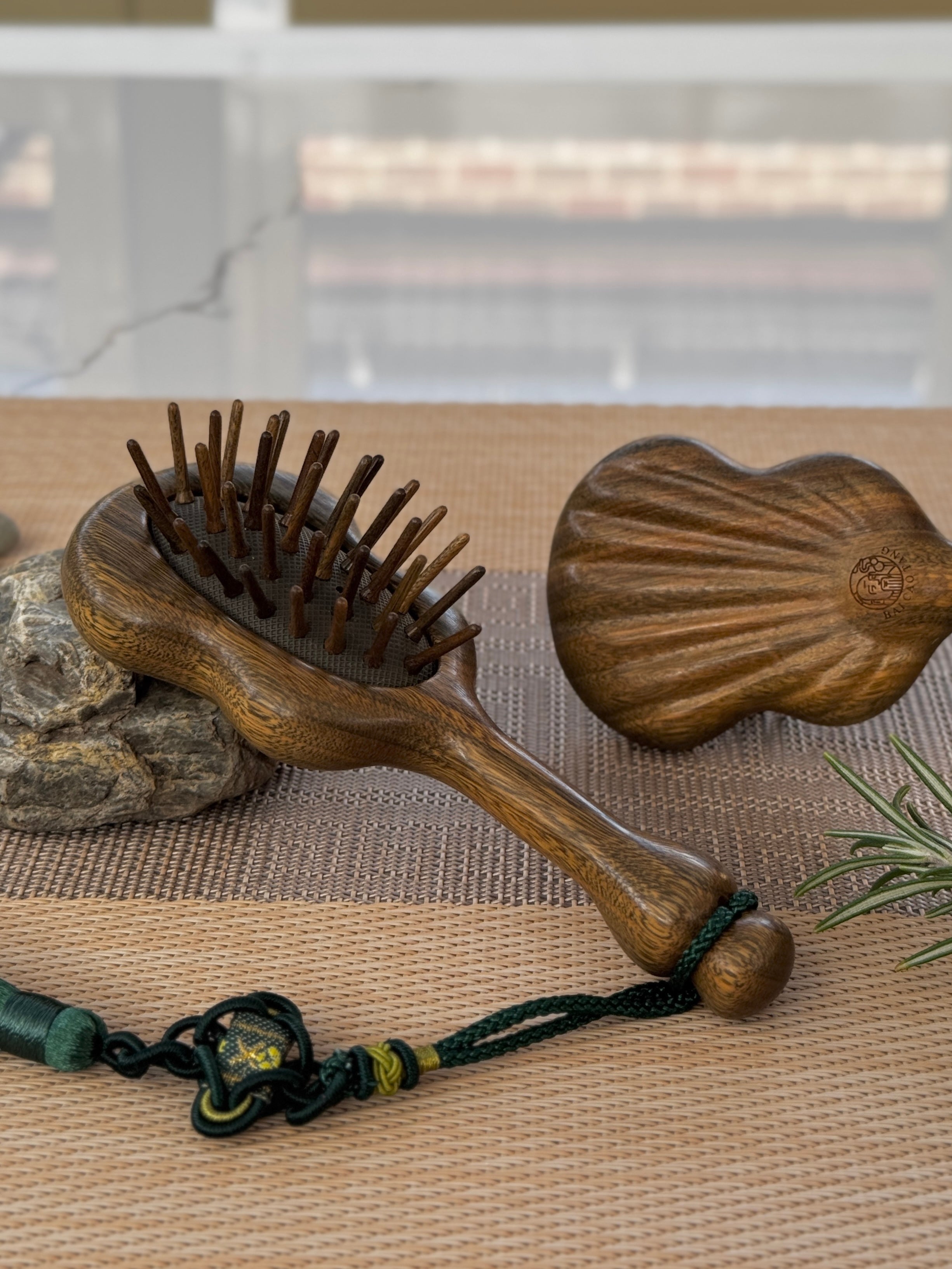 Portable Sandalwood Cushion Scalp Brush
